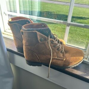 Woman’s 6.5 Dress Boots